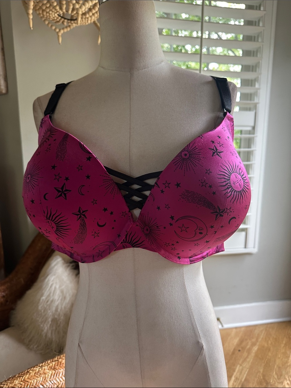 TORRID CURVE XO PLUNGE BRA UNDERWIRE 50 B